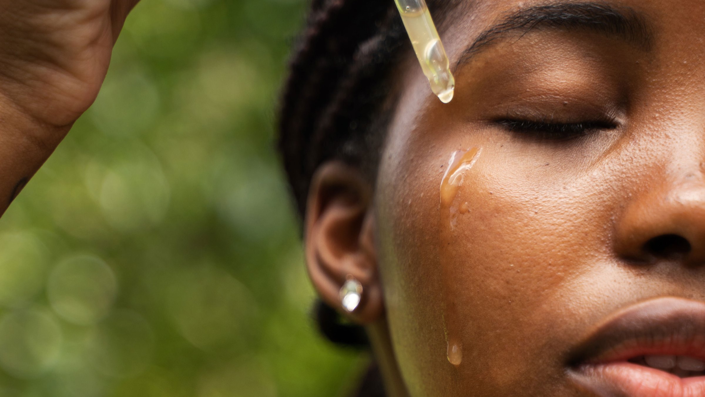A drop of Eliqsur serum, up close